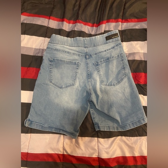 DKNY Jeans Women’s Light Wash Blue Bermuda Shorts - High Rise - Size M - Picture 3 of 11